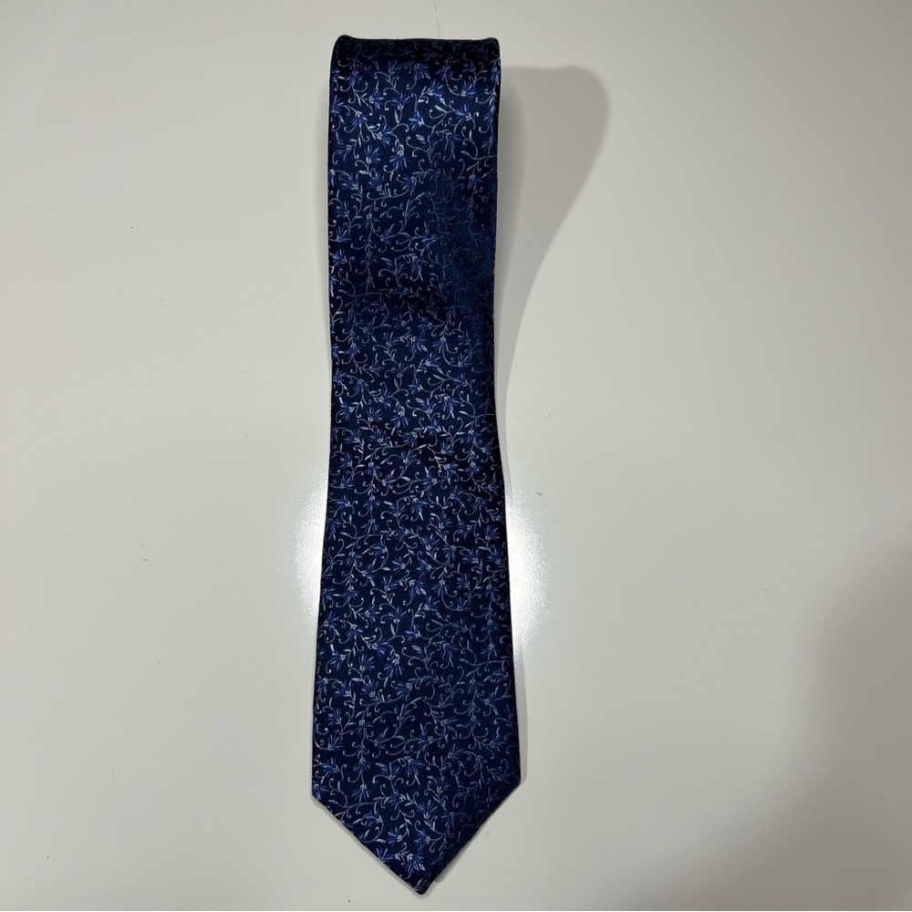 Jos. A. Banks Tie 100% Silk Men’s Two Tone Blue Small Botanical Design Business
